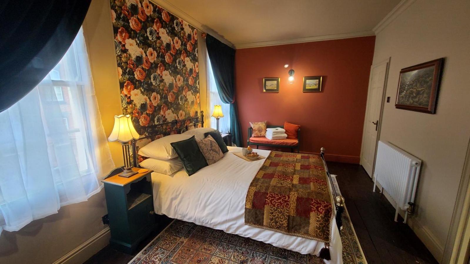 Samuels' A Duplex Apartment By Spires Accommodation In Lichfield City Centre エクステリア 写真