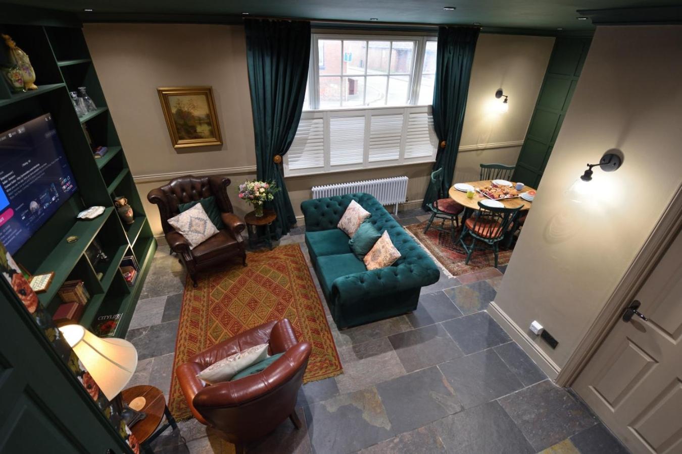 Samuels' A Duplex Apartment By Spires Accommodation In Lichfield City Centre エクステリア 写真